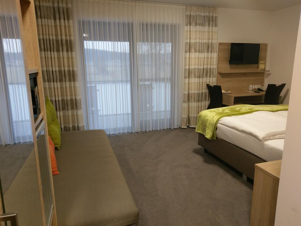 Gasthaus Pension Rezatgrund Windsbach Екстериор снимка