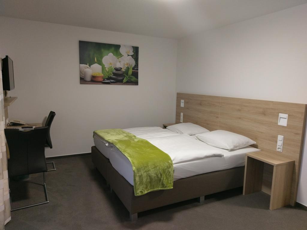 Gasthaus Pension Rezatgrund Windsbach Екстериор снимка