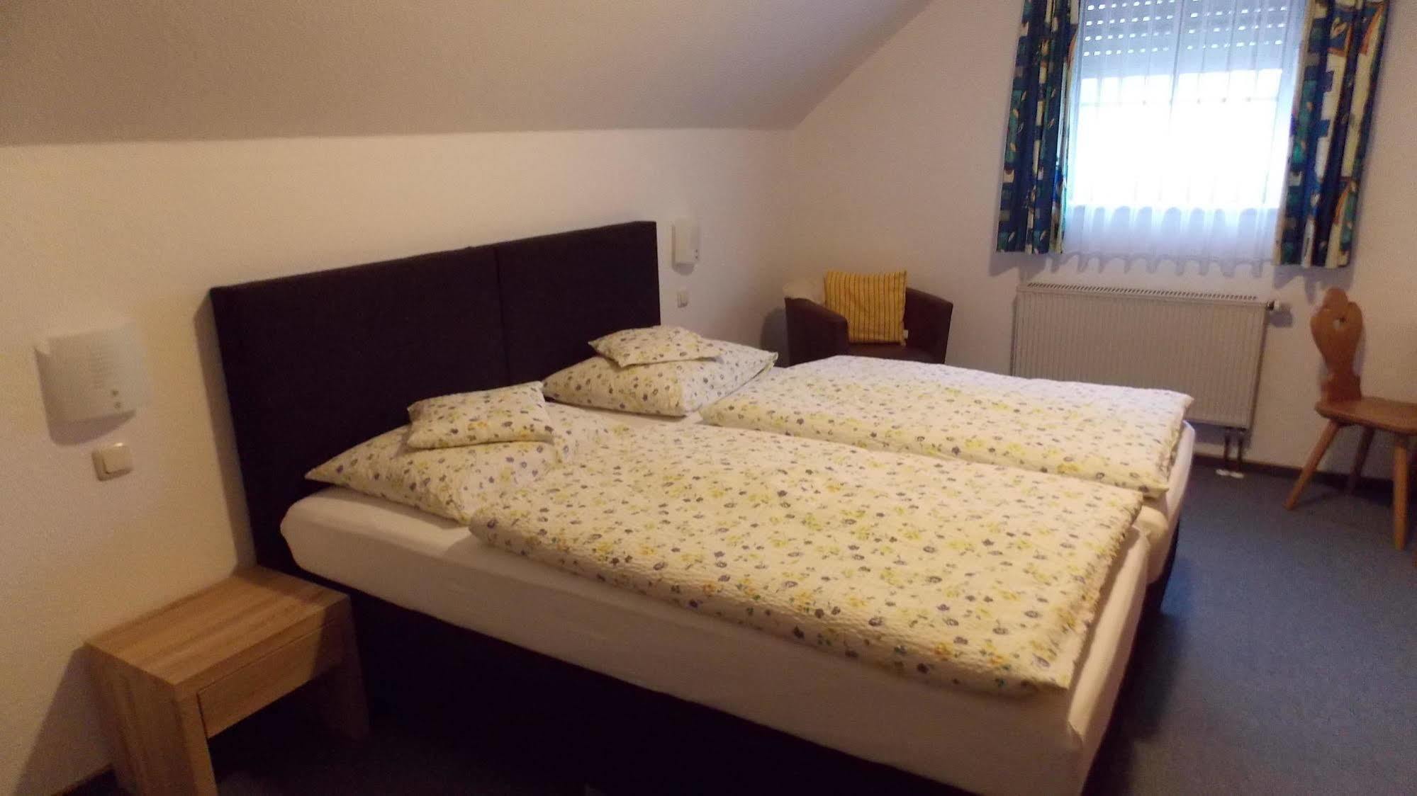 Gasthaus Pension Rezatgrund Windsbach Екстериор снимка
