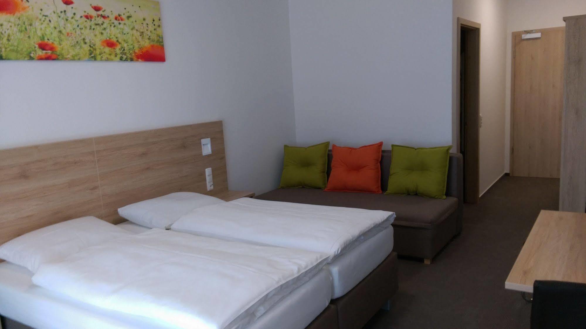 Gasthaus Pension Rezatgrund Windsbach Екстериор снимка