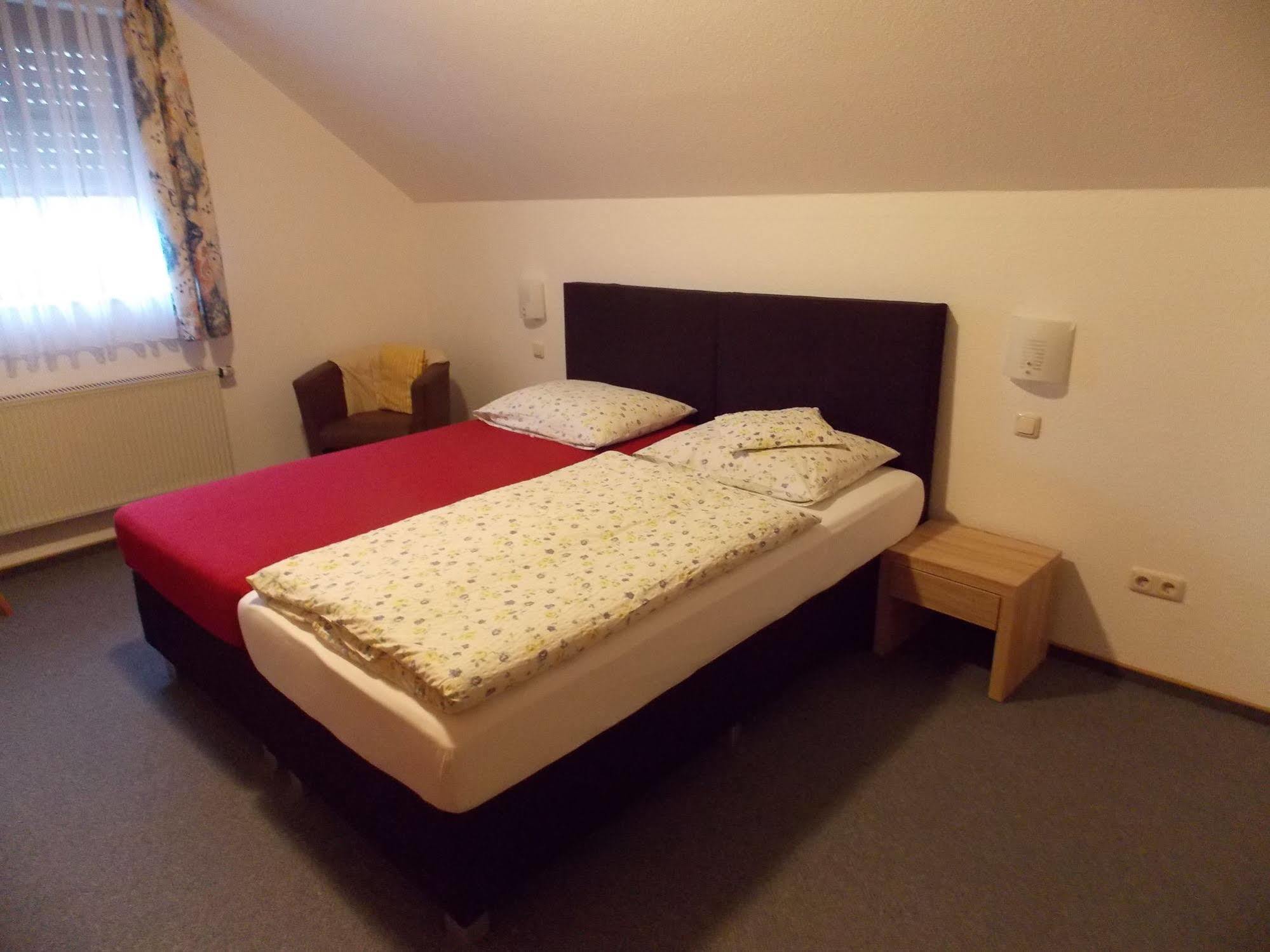 Gasthaus Pension Rezatgrund Windsbach Екстериор снимка