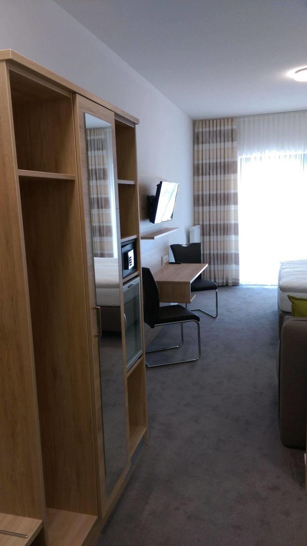 Gasthaus Pension Rezatgrund Windsbach Екстериор снимка