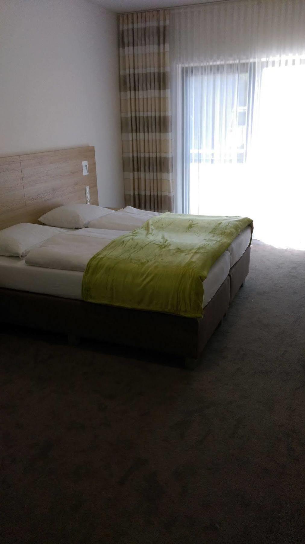 Gasthaus Pension Rezatgrund Windsbach Екстериор снимка