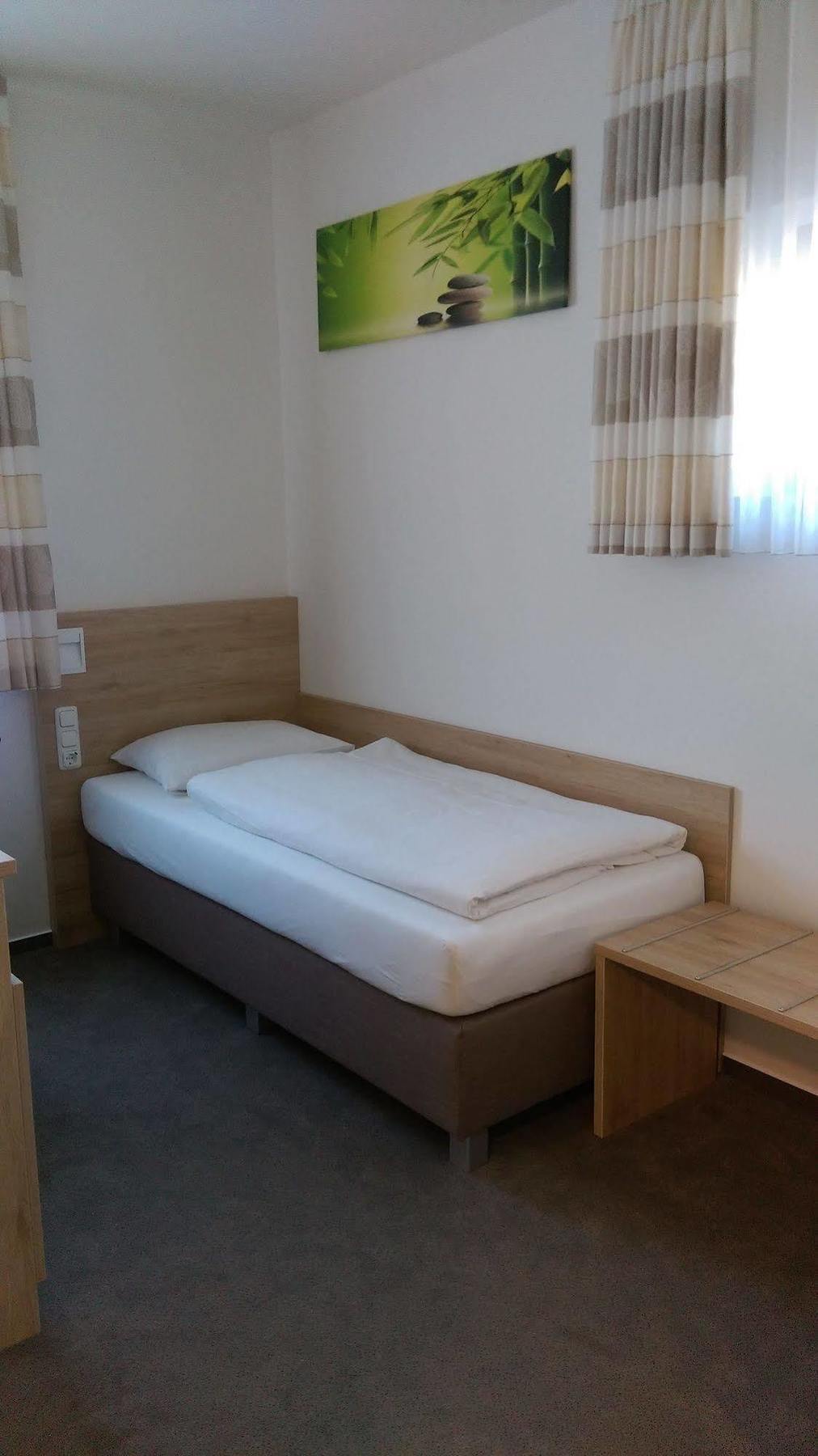 Gasthaus Pension Rezatgrund Windsbach Екстериор снимка