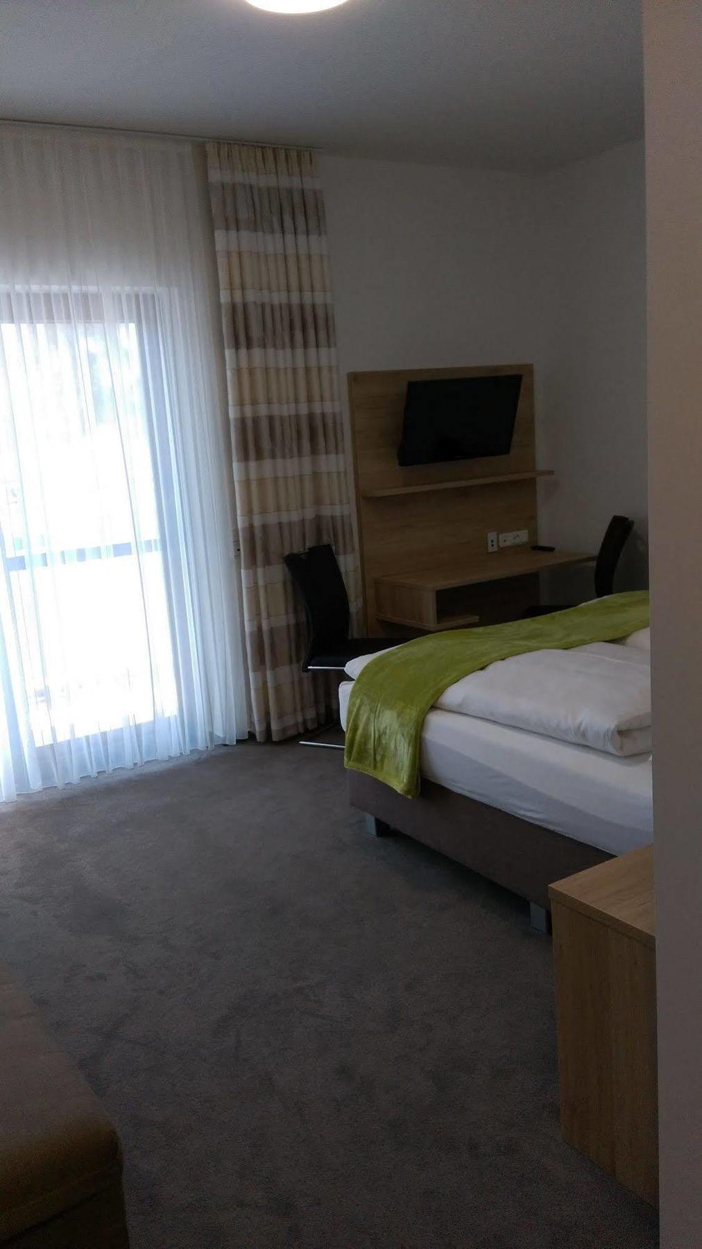Gasthaus Pension Rezatgrund Windsbach Екстериор снимка
