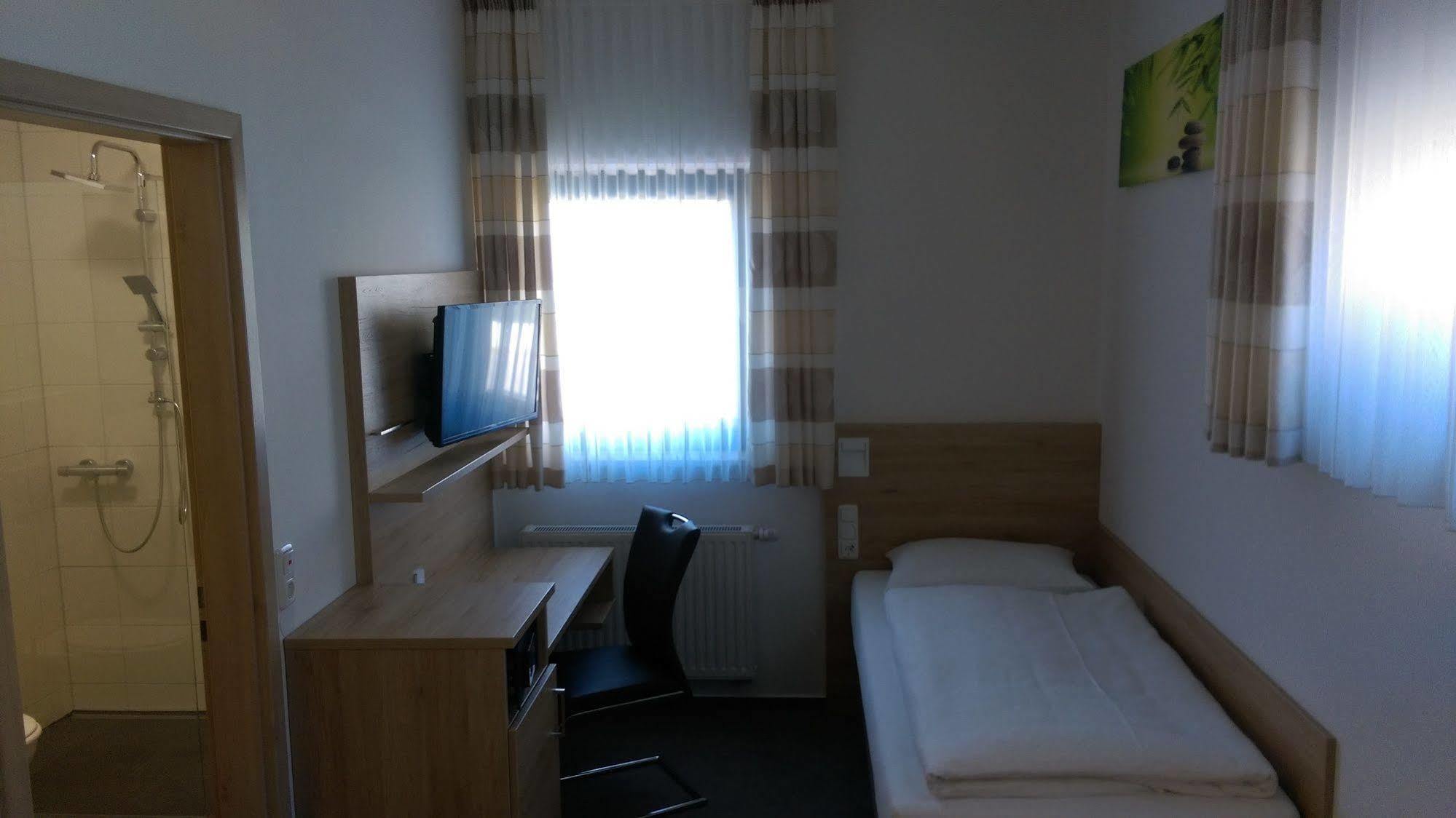 Gasthaus Pension Rezatgrund Windsbach Екстериор снимка